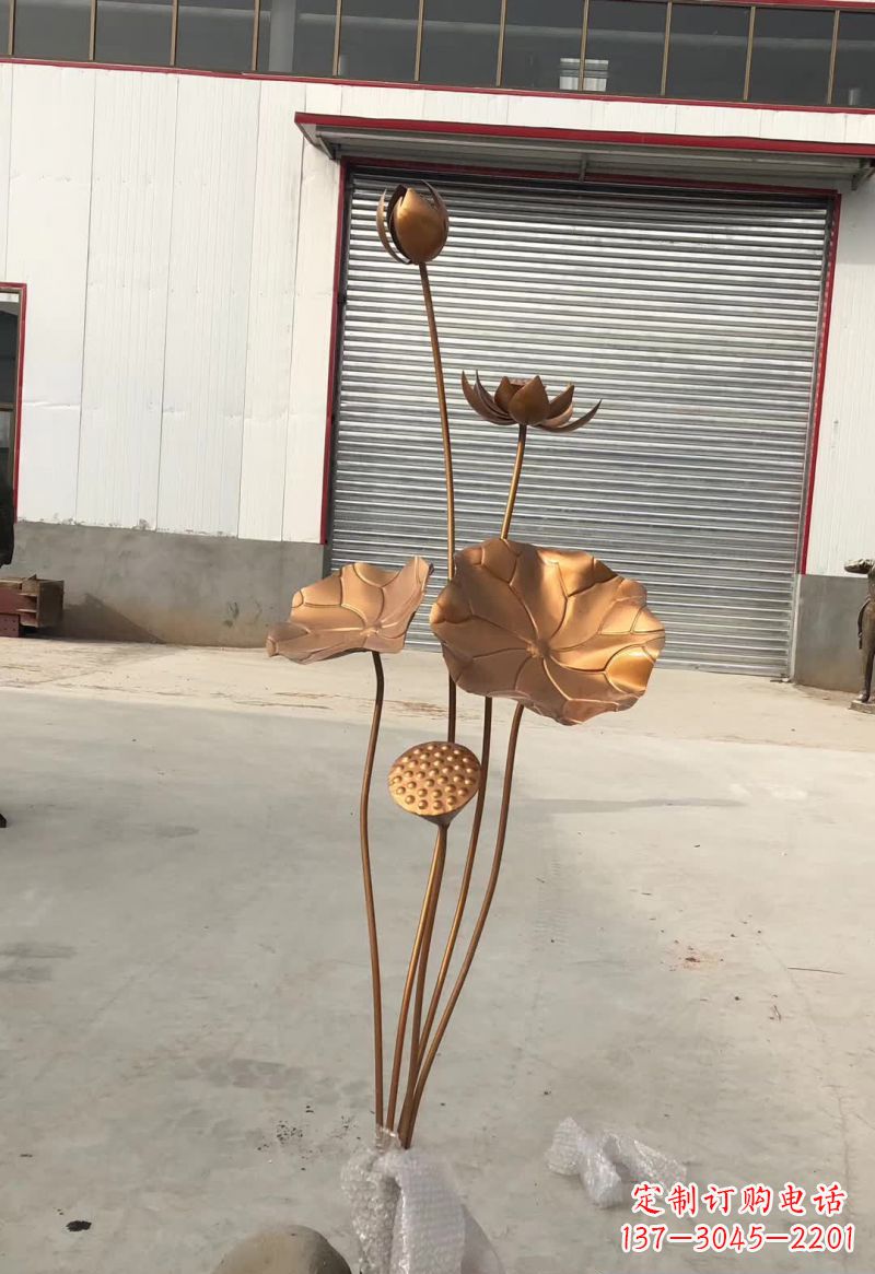 宁夏古典锻铜荷花雕塑