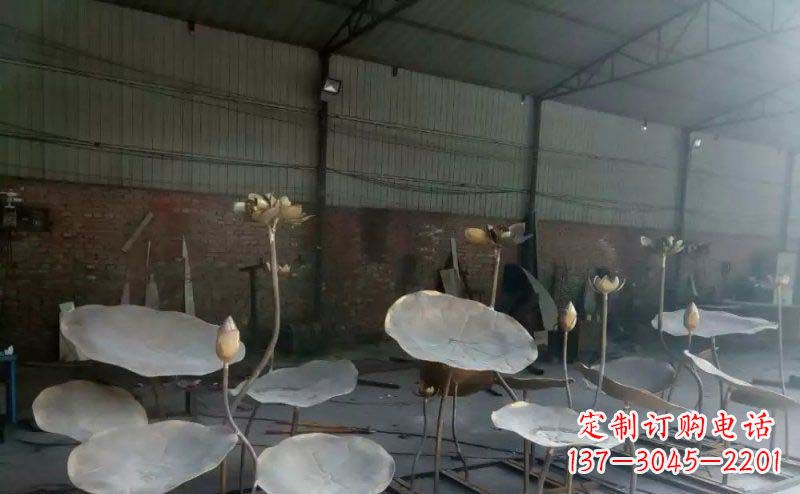 宁夏锻铜荷叶荷花广场景观雕塑