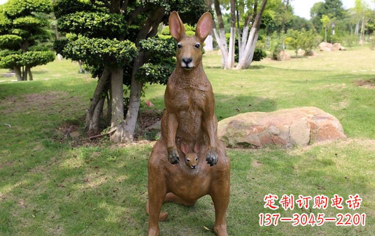 宁夏公园玻璃钢仿真袋鼠雕塑