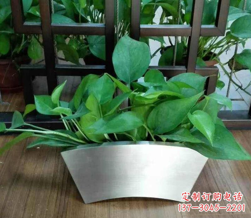 宁夏高质量不锈钢花盆雕塑,享受自然完美烘托