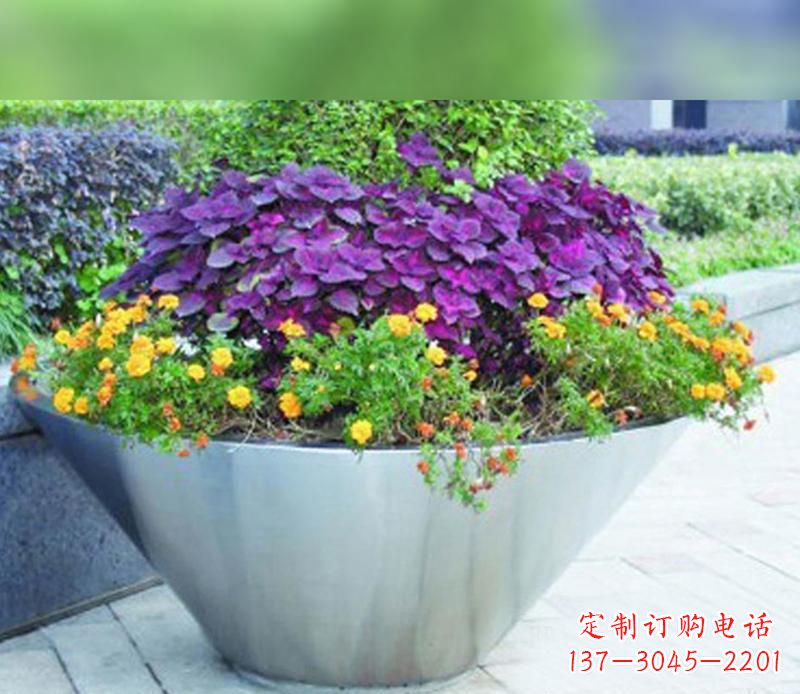宁夏中领雕塑精致无比的花盆雕塑