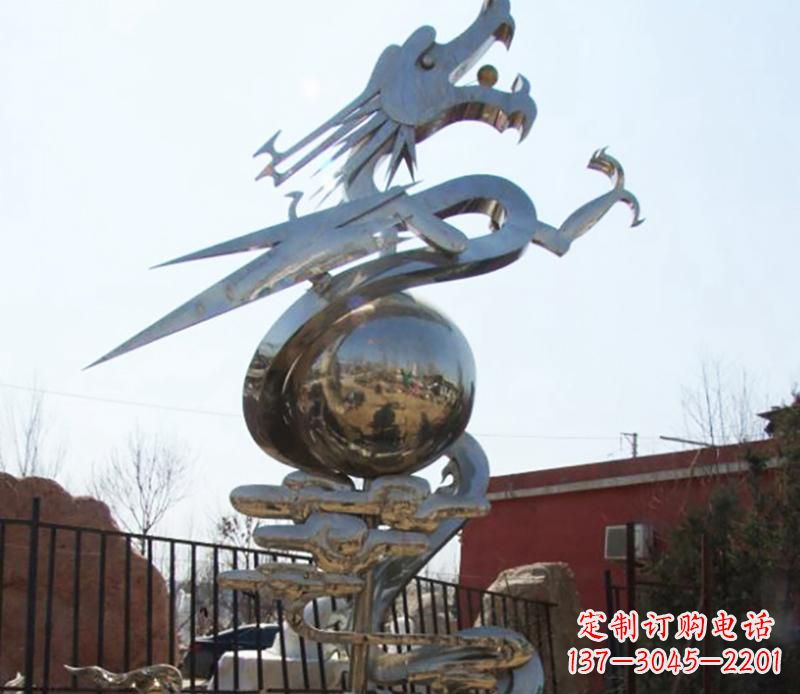 宁夏传统与现代完美结合的青铜龙雕塑