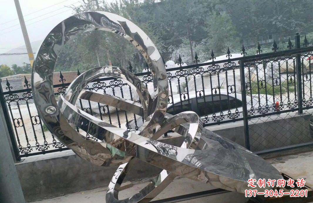 宁夏宁静湖畔,圆环景观雕塑助公园璀璨