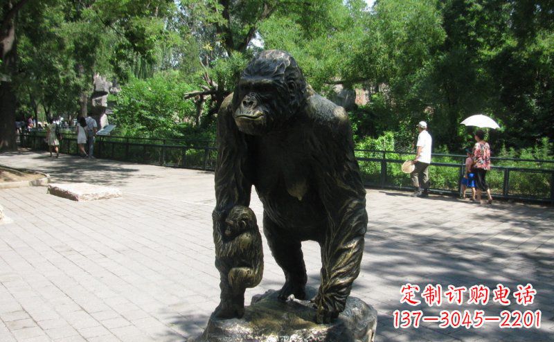 宁夏象征力量的猩猩铜雕