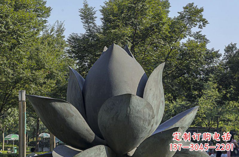 宁夏公园莲花景观铜雕