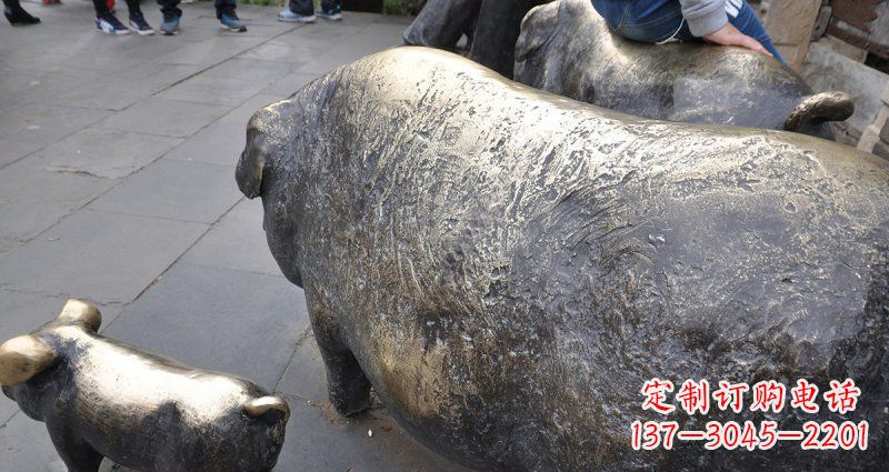 宁夏公园精美母子猪铜雕
