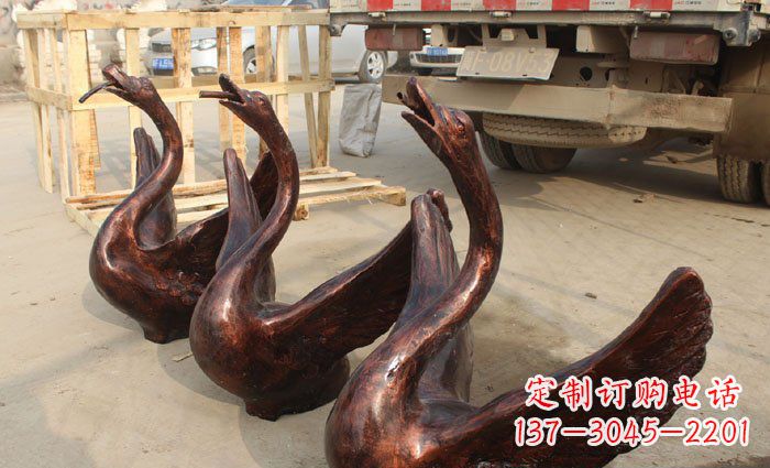 宁夏优雅活泼的天鹅铜雕