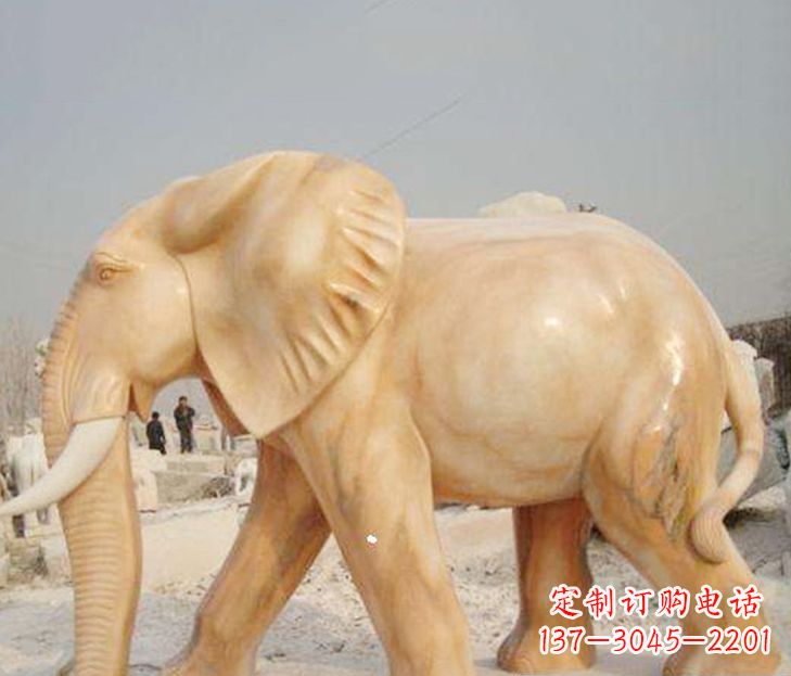 宁夏公园晚霞红大象雕塑