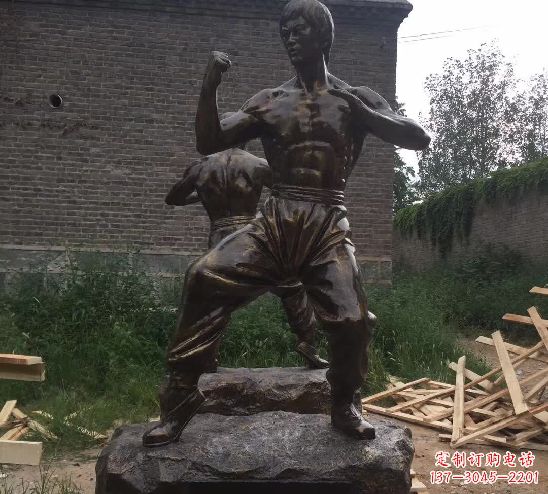 宁夏令人叹为观止的李小龙铜雕