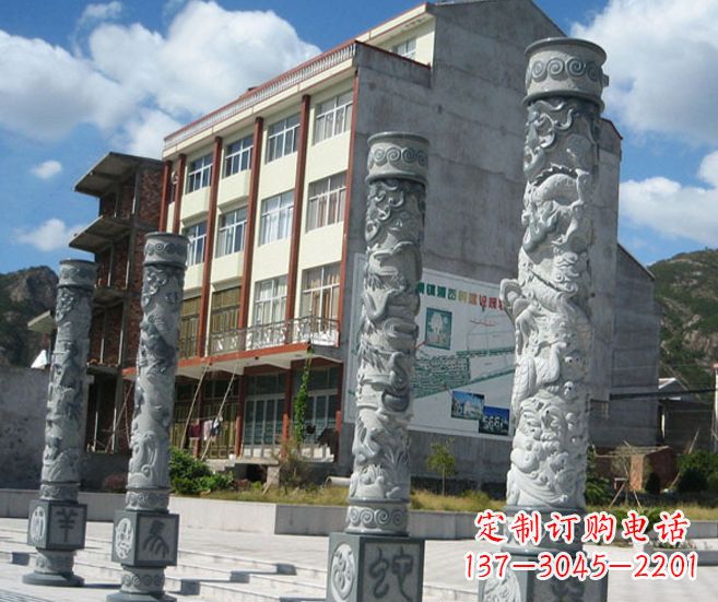 宁夏以龙柱为原型的十二生肖石雕