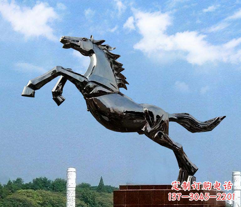 宁夏广场一往直前不锈钢奔马雕塑