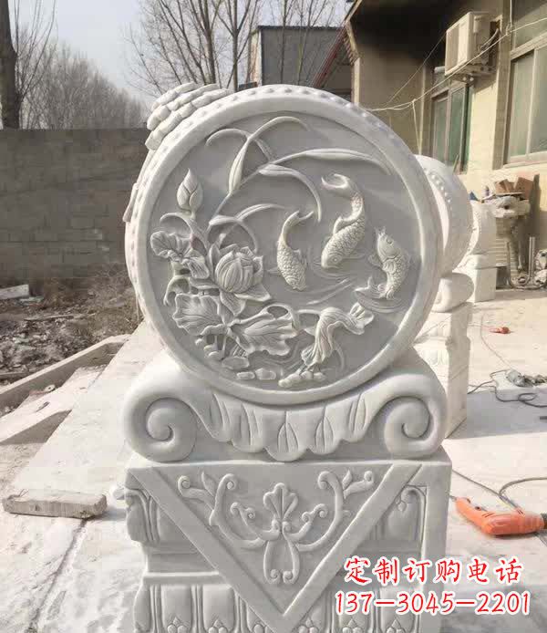 宁夏以汉白玉石制作的门墩雕塑