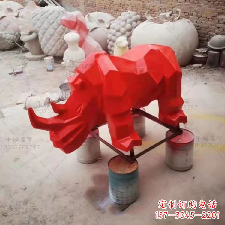 宁夏红色几何切面抽象犀牛雕塑