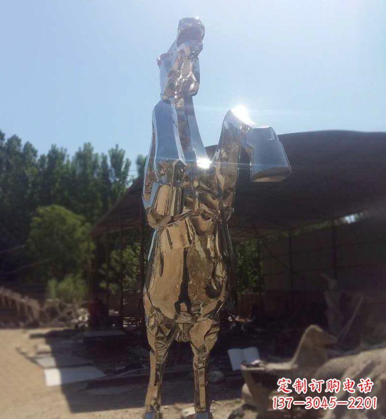 宁夏典雅马雕,不锈钢镜面奔马雕塑,个性精彩