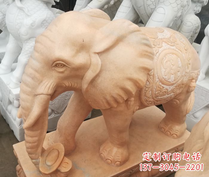 宁夏晚霞红门口石雕大象,美景祝福福气