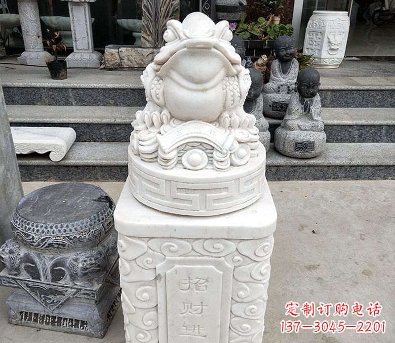 宁夏金蟾立柱石动物雕塑