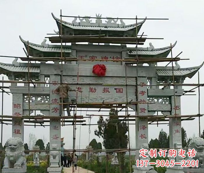 宁夏传承古艺三门牌坊石雕