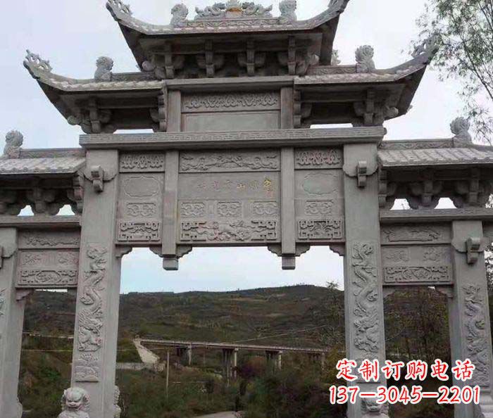 宁夏地标性的三门石雕牌坊
