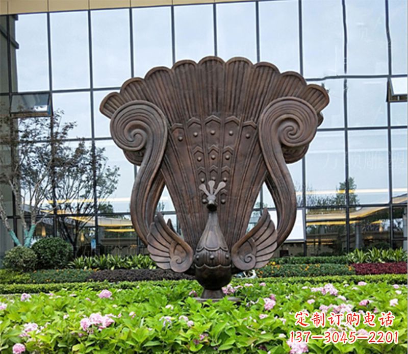宁夏装点家园的精美孔雀雕塑