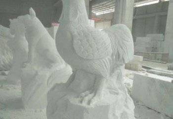 宁夏华丽而神奇的汉白玉中领生肖鸡雕塑