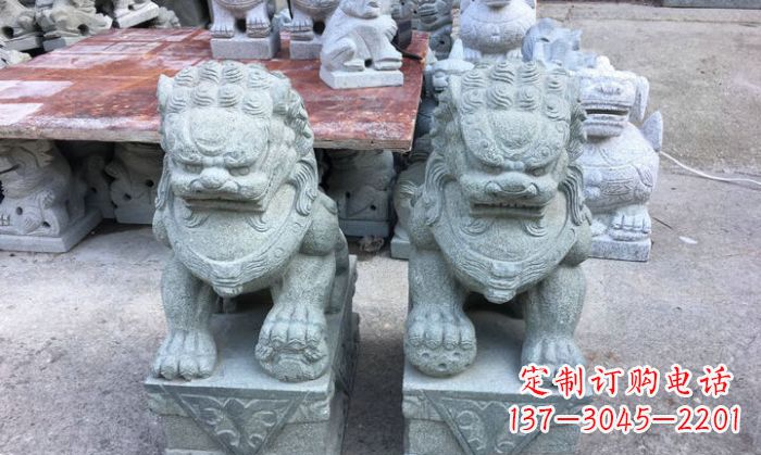 宁夏青石踩球狮子看门石雕,精致雕塑令门口更加精彩