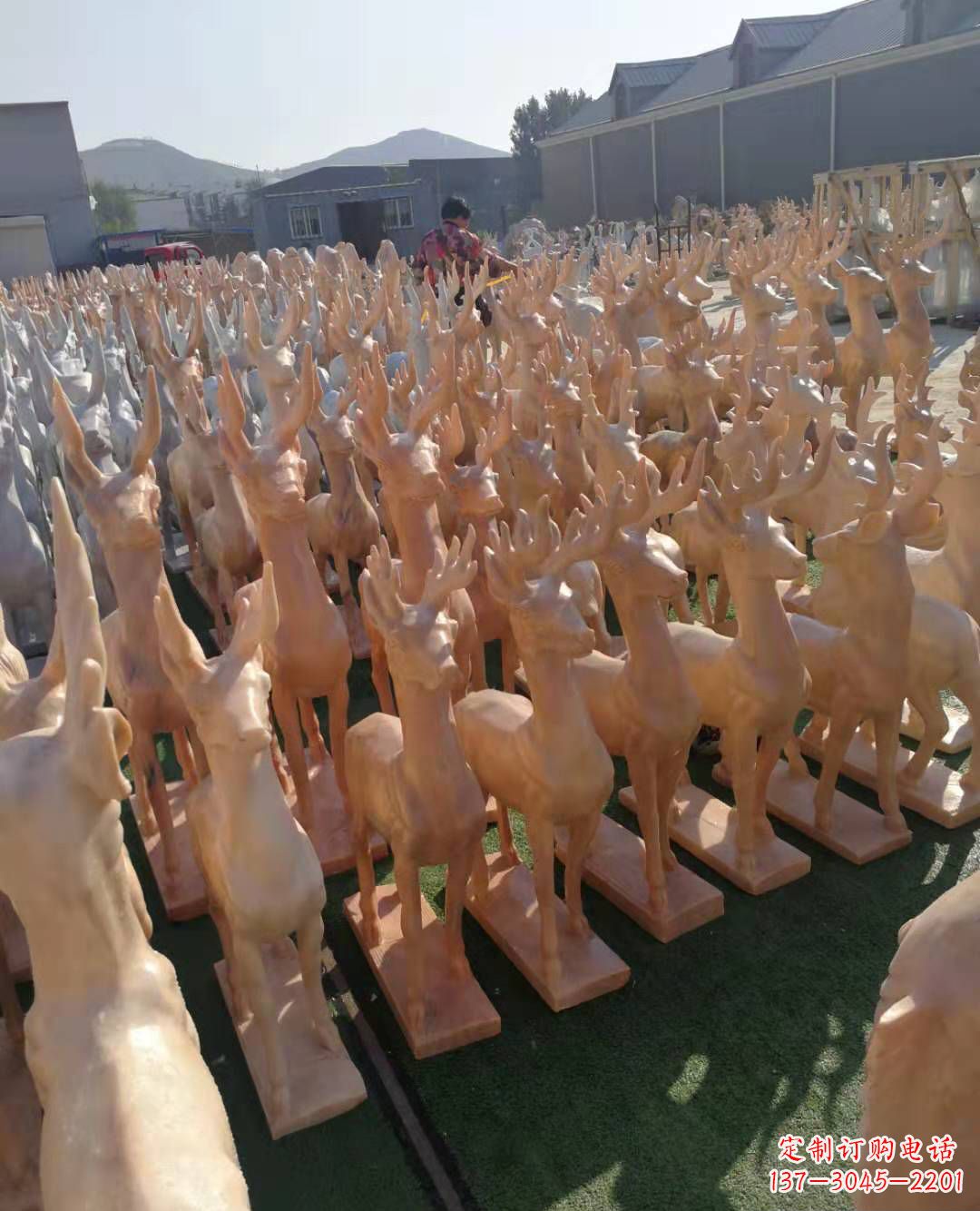 宁夏红梅花鹿雕塑,美丽而优雅