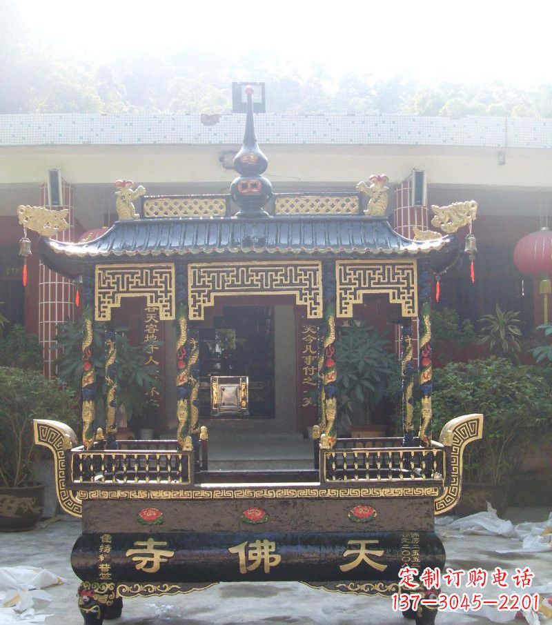 宁夏寺庙铸铜四足方形带顶香炉