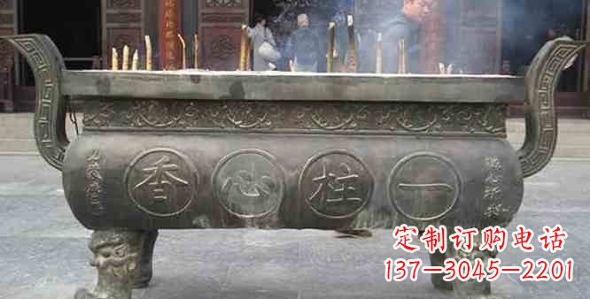 宁夏寺庙铸铜四足香炉
