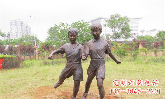 宁夏踢足球公园人物铜雕 (2)