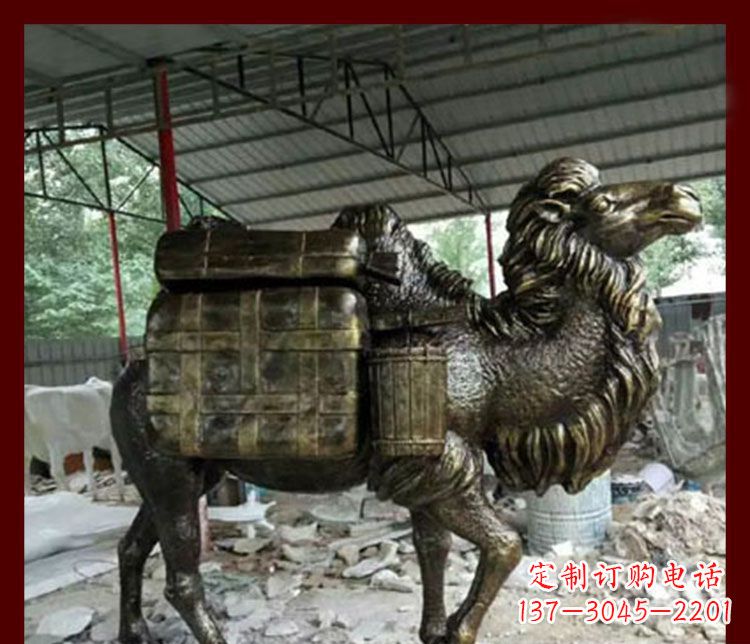 宁夏拖行李的骆驼动物铜雕