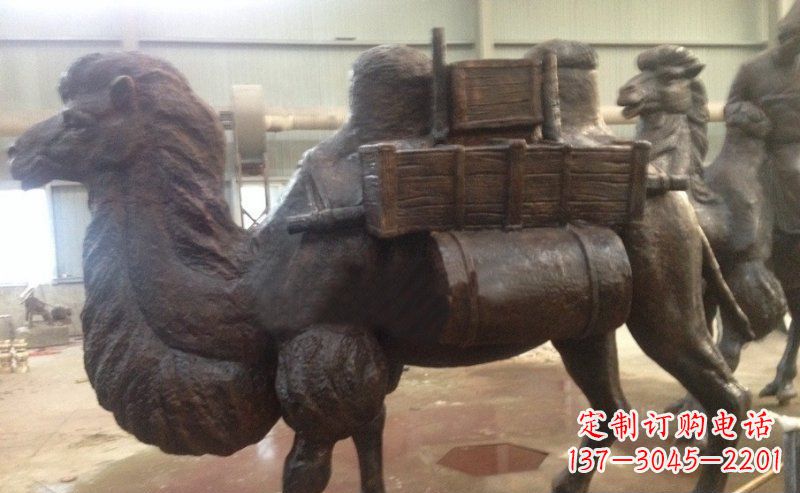 宁夏驮着东西的骆驼公园动物铜雕