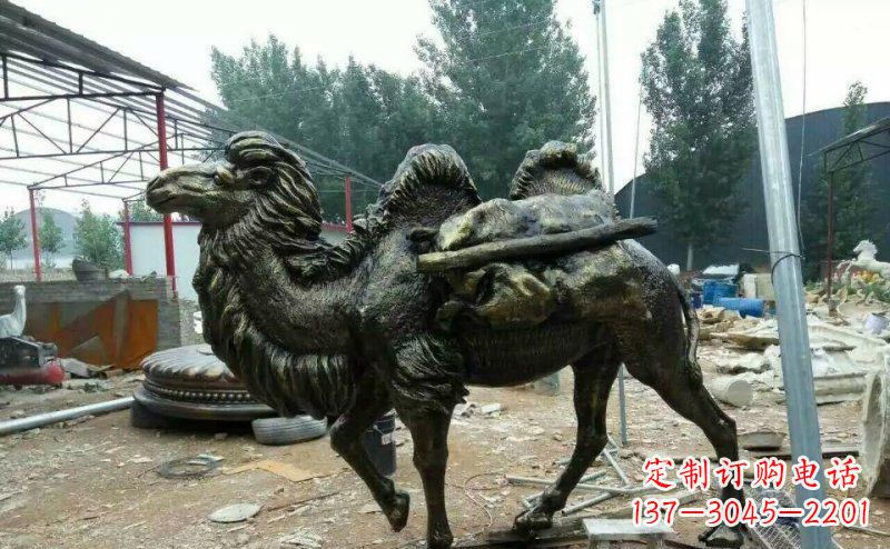 宁夏驮着东西的骆驼铜雕
