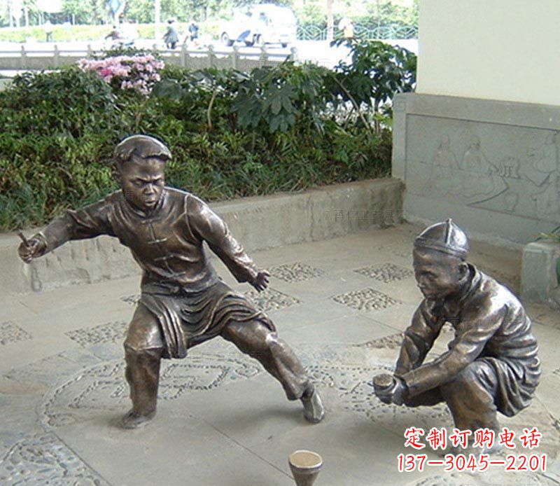 宁夏玩陀螺的古代儿童铜雕