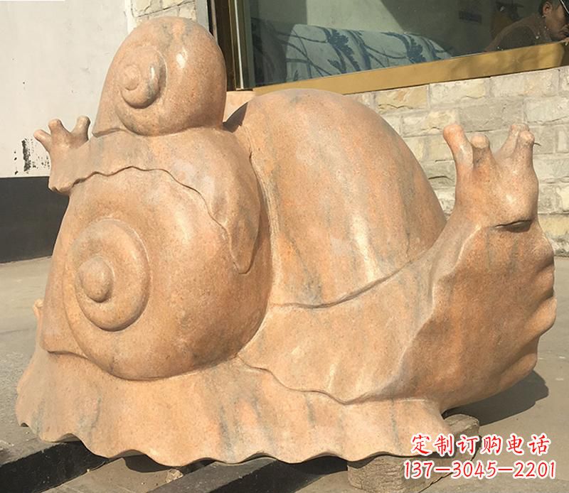 宁夏晚霞红大型蜗牛母子雕塑