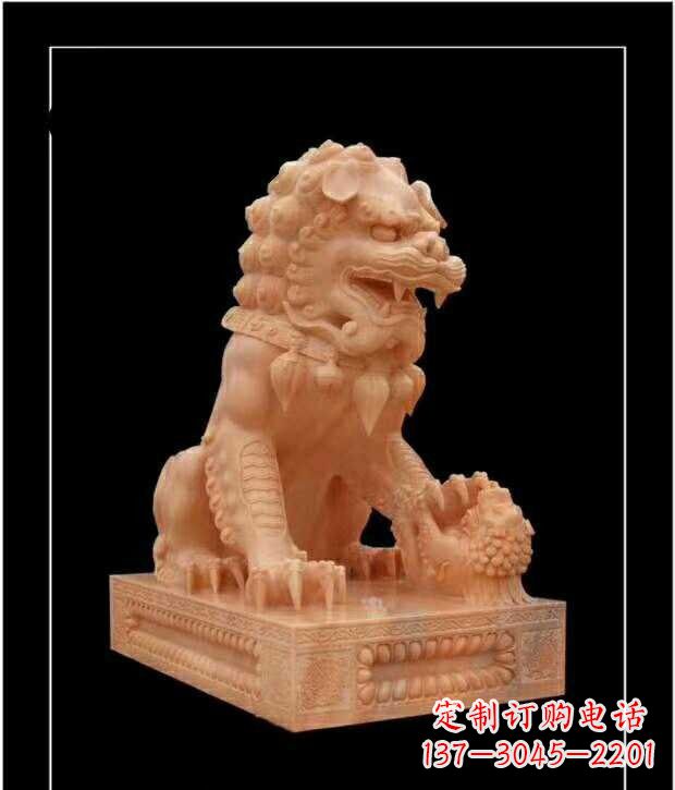 宁夏晚霞红故宫狮子雕塑