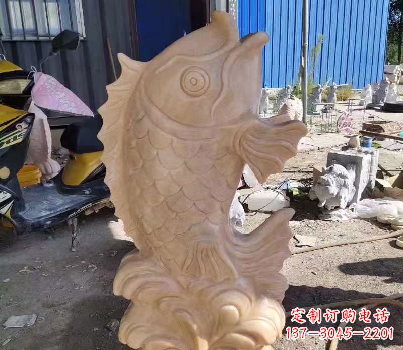 宁夏晚霞红喷水鲤鱼石雕
