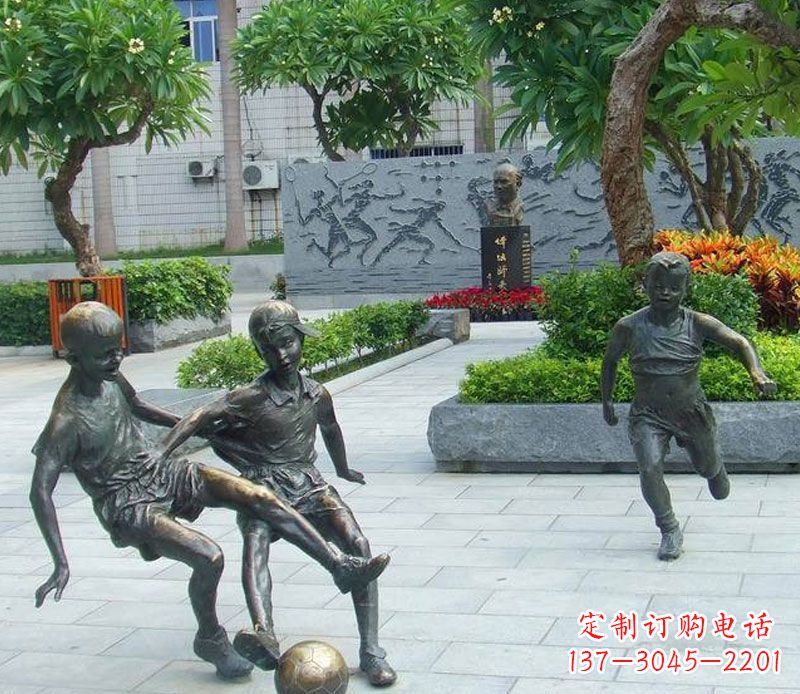 宁夏小孩踢足球公园景观铜雕