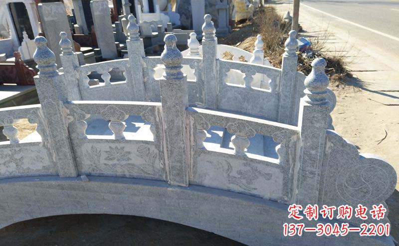 宁夏小区公园大理石拱桥