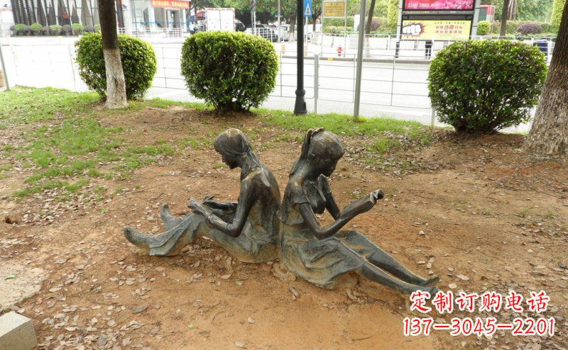 宁夏校园坐着看书的女孩人物铜雕