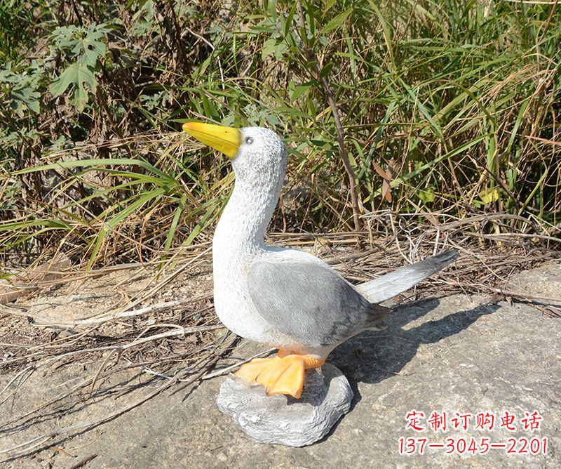 宁夏学校雕塑和平鸽