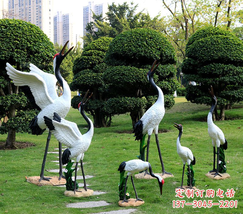宁夏幼儿园卡通丹顶鹤雕塑