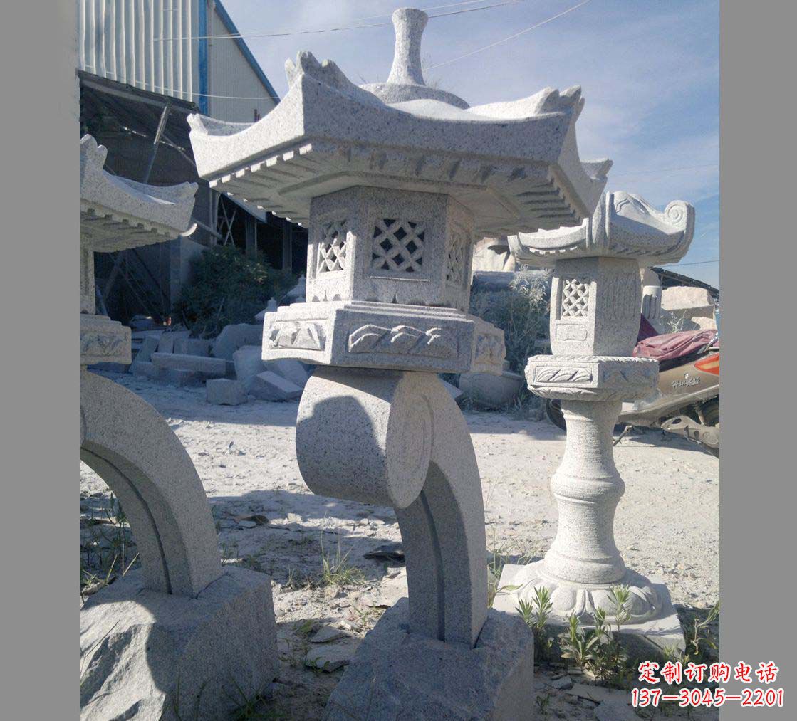宁夏园林景观草坪石灯雕塑