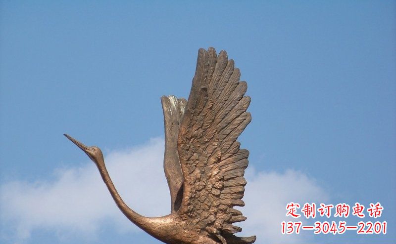 宁夏展翅高飞的仙鹤动物铜雕