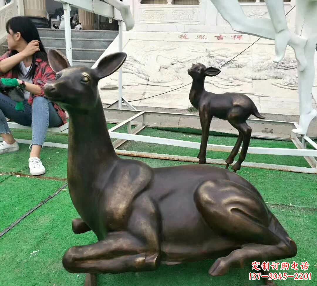 宁夏铸铜广场动物鹿雕塑