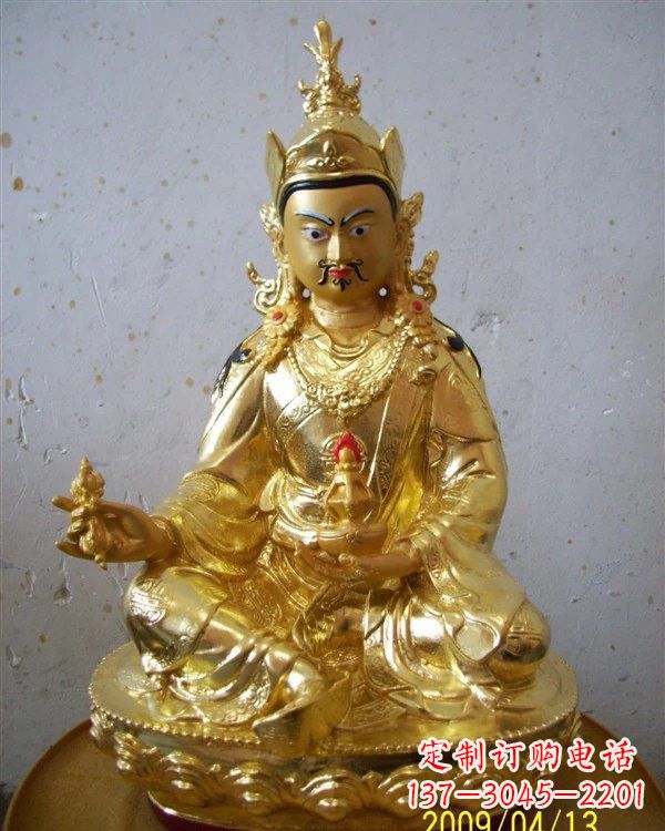 宁夏铸铜贴金藏佛莲花生大士雕塑