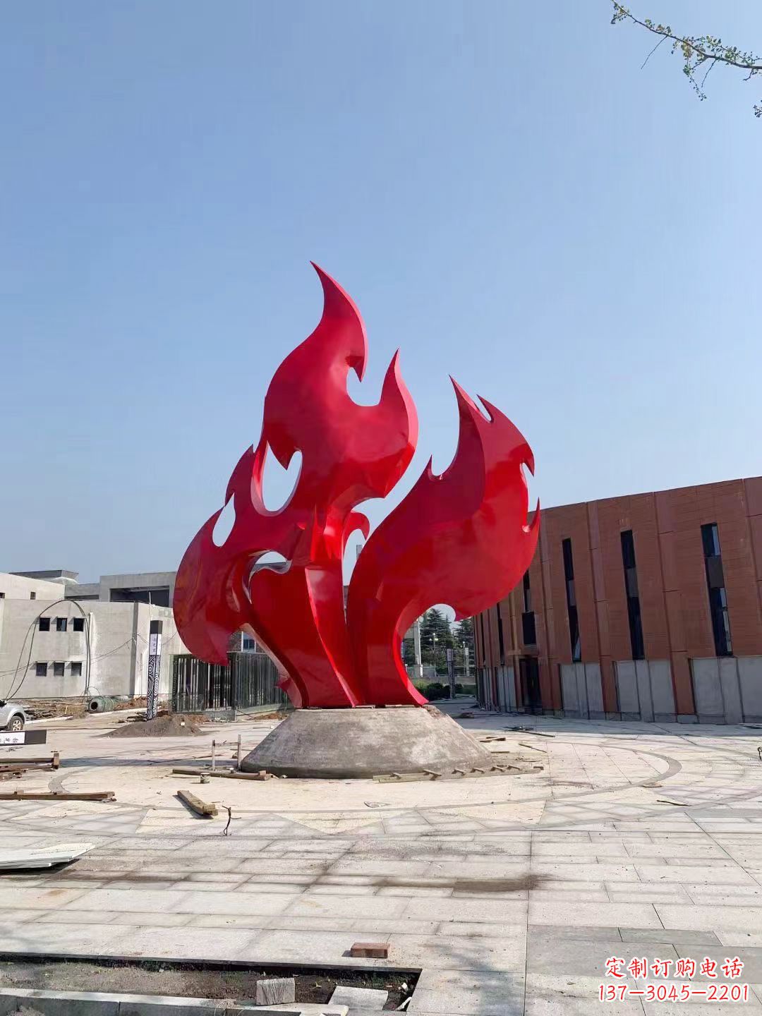 宁夏大学操场抽象不锈钢火苗雕塑